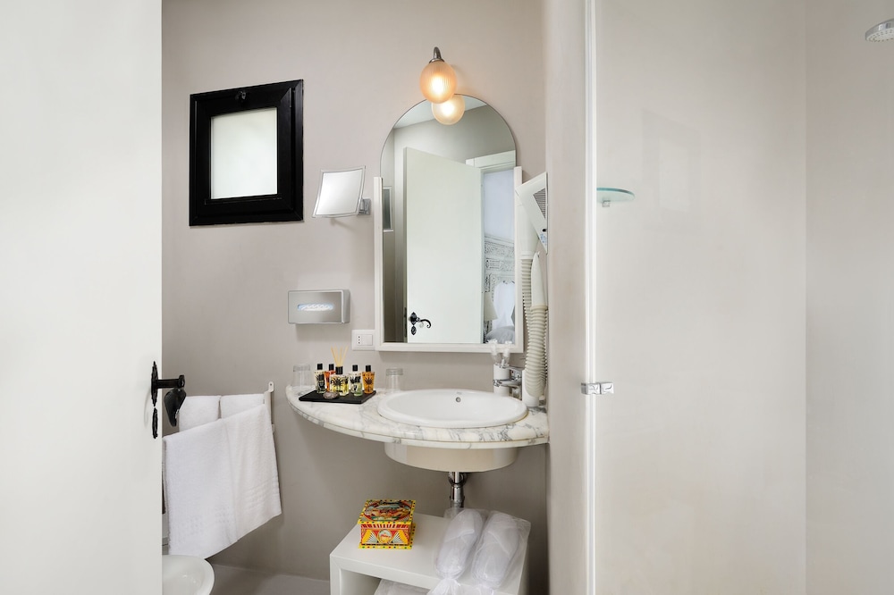 Suite - Photo 8