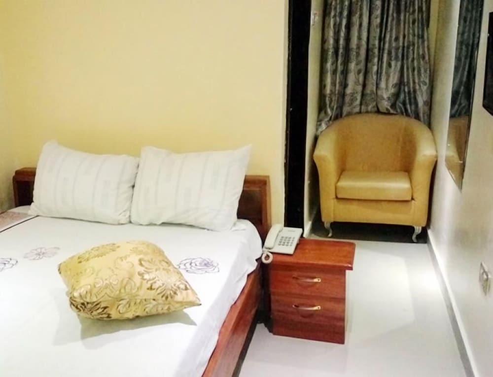Comfort Single Room, 1 Double Bed, Accessible, Courtyard View photo 3
