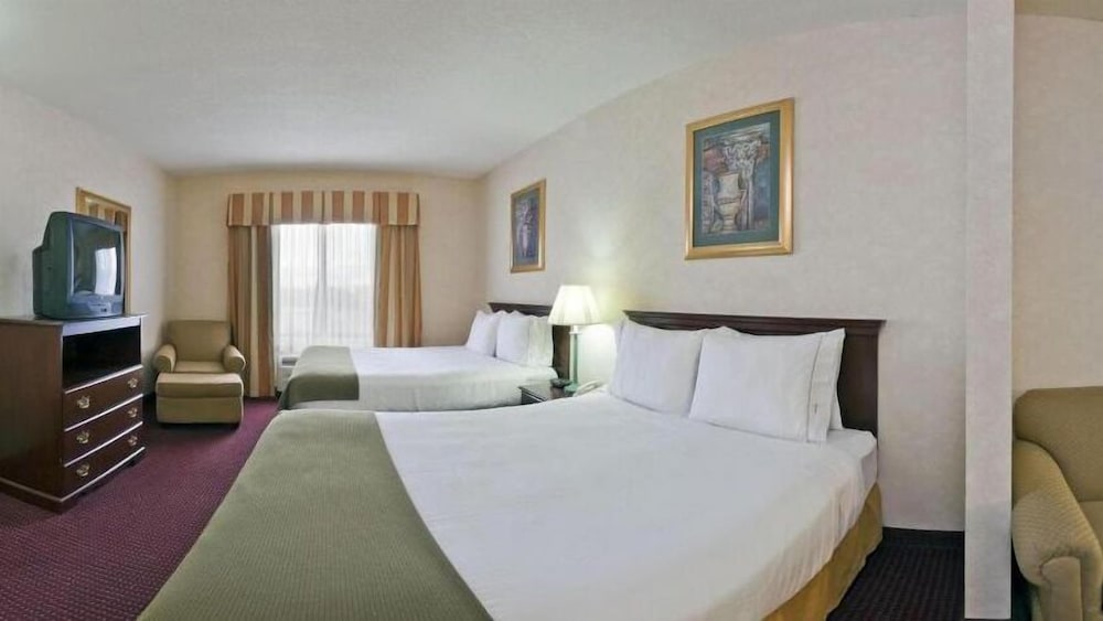 Standard Room, 2 Queen Beds - Photo 2