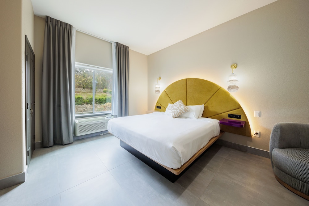 Luxury King Suite
