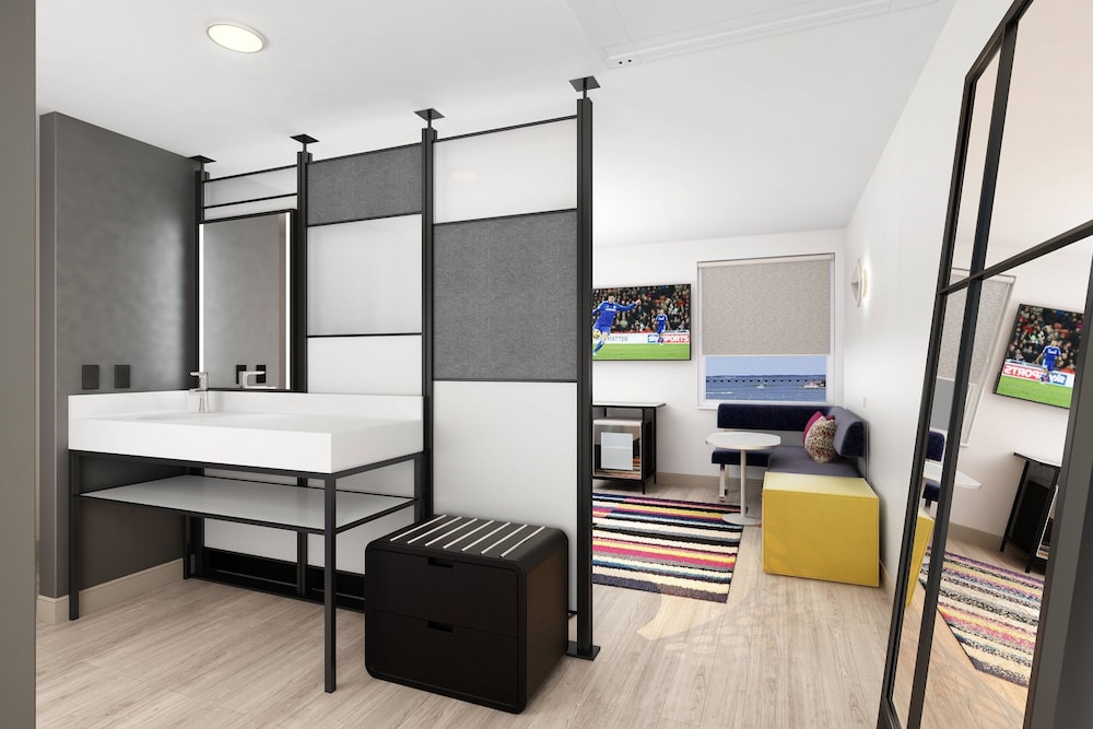 Room, 2 Queen Beds (Mobility/Hearing Access, Roll-in Shwr) photo 1