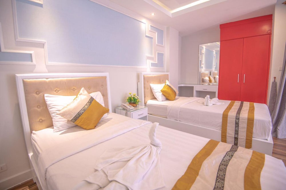 Superior Twin Room with Balcony - Photo 18