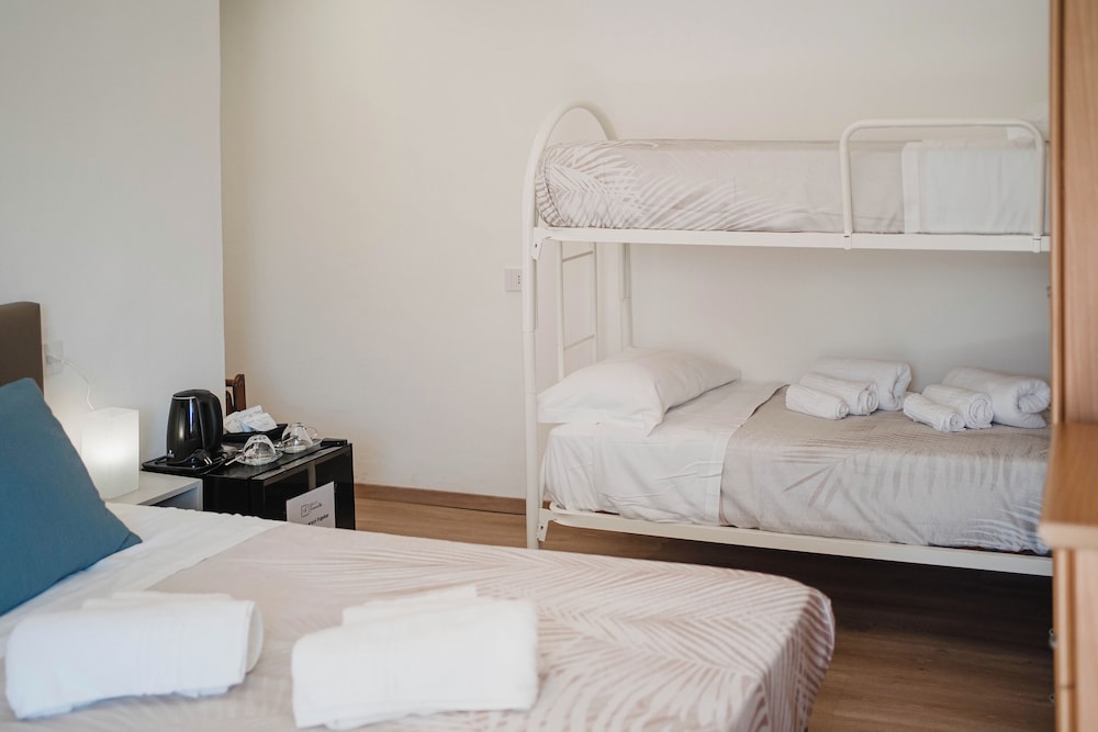 Deluxe Quadruple Room, Garden View