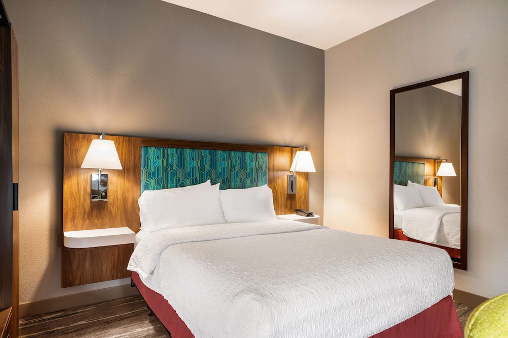 Room, 1 Queen Bed, Accessible, Bathtub - Photo 4