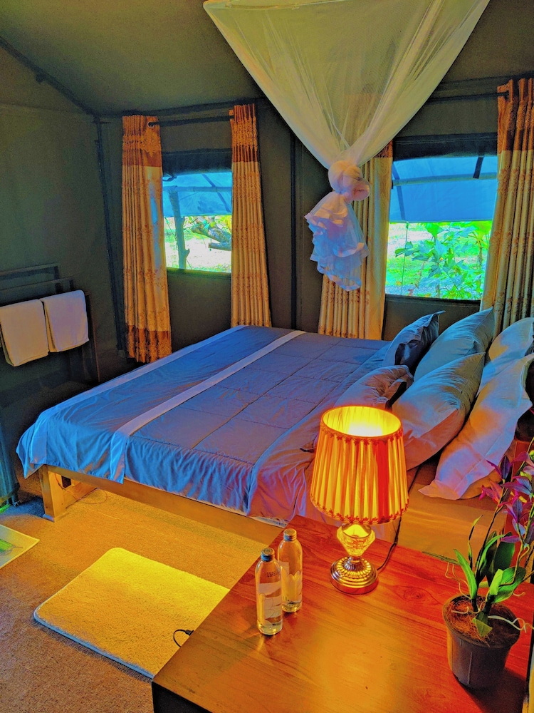Luxury Tent, Lake View, Lakeside photo 1