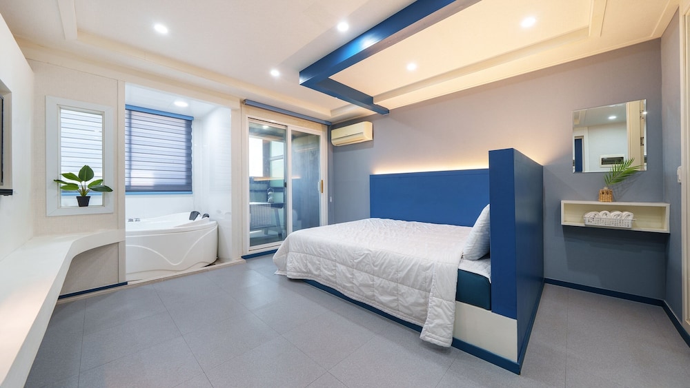 Basic Room, 1 Bedroom (Room 201 (Spa / BBQ))