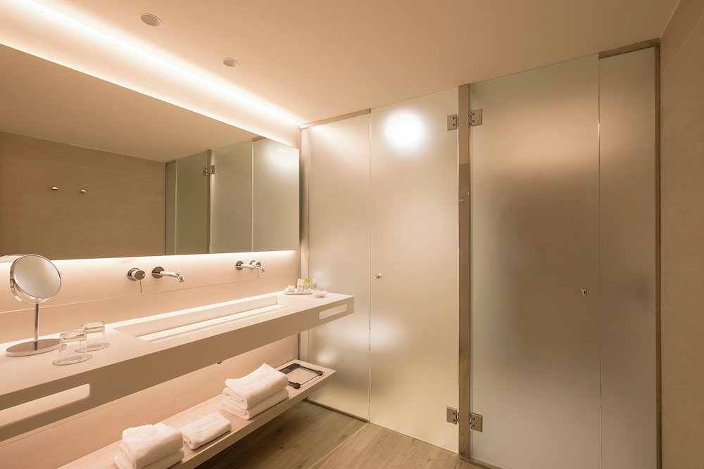 Suite - Photo 12
