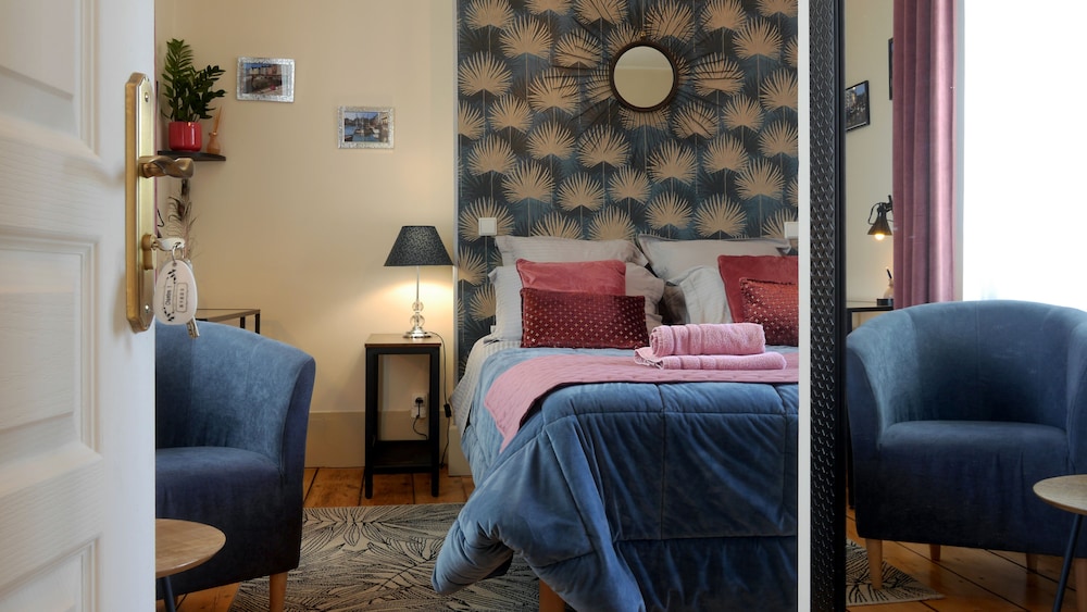 Double Room (Golden) - Photo 1