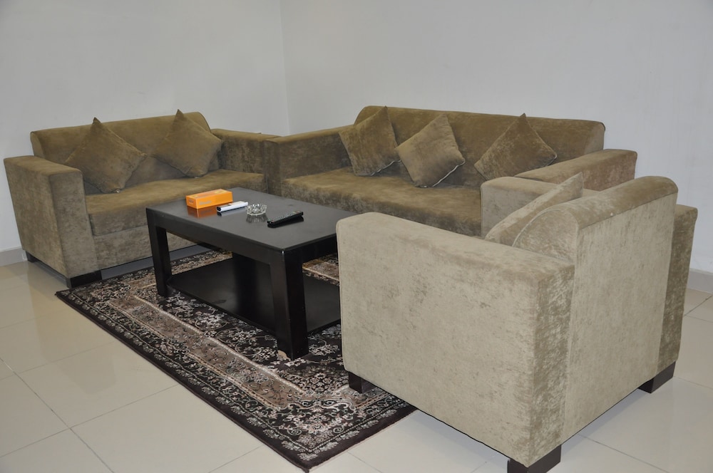 Deluxe King Suite photo 3