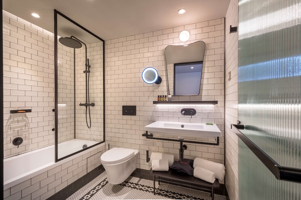 Room, 2 Queen Beds, City View