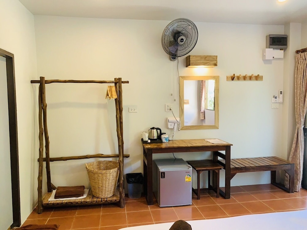 Economy Twin Room - Photo 3