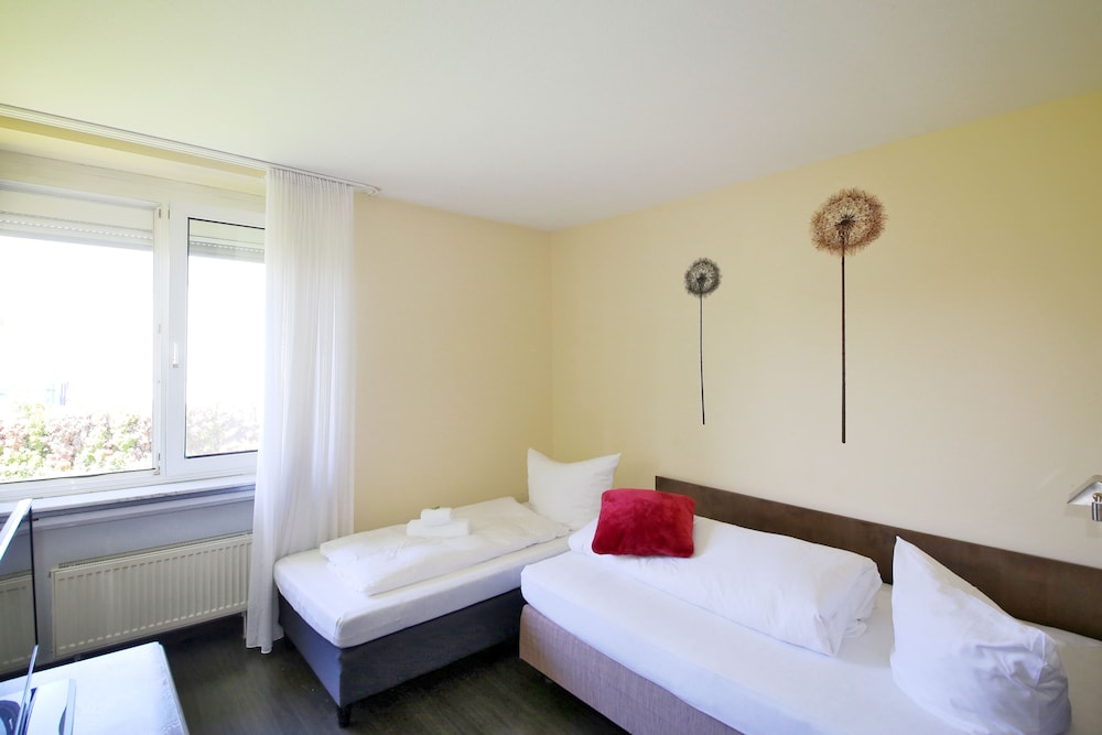 Basic Single Room, Non Smoking, Garden View photo 3