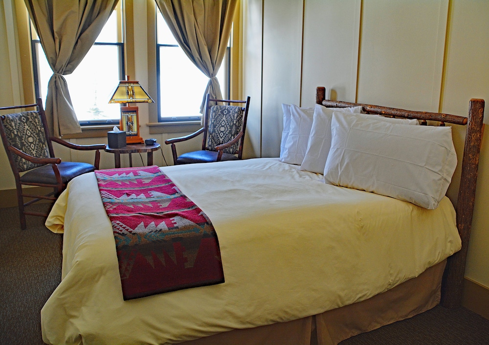 Traditional Double Room, 1 Double Bed, Shared Bathroom photo 1