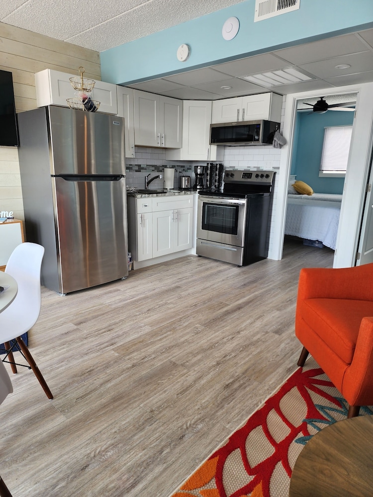 Basic Condo photo 1