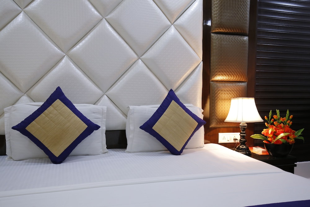 Deluxe Room, 1 King Bed - Photo 8