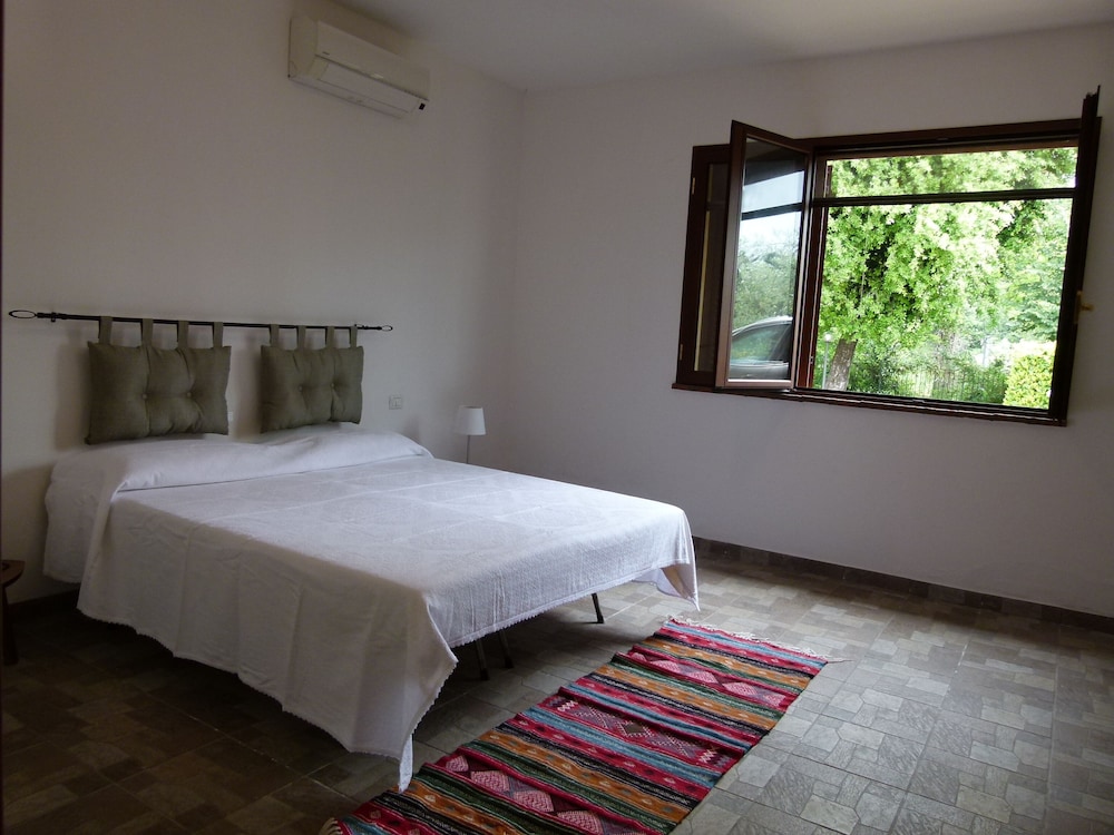 Apartment, Hill View