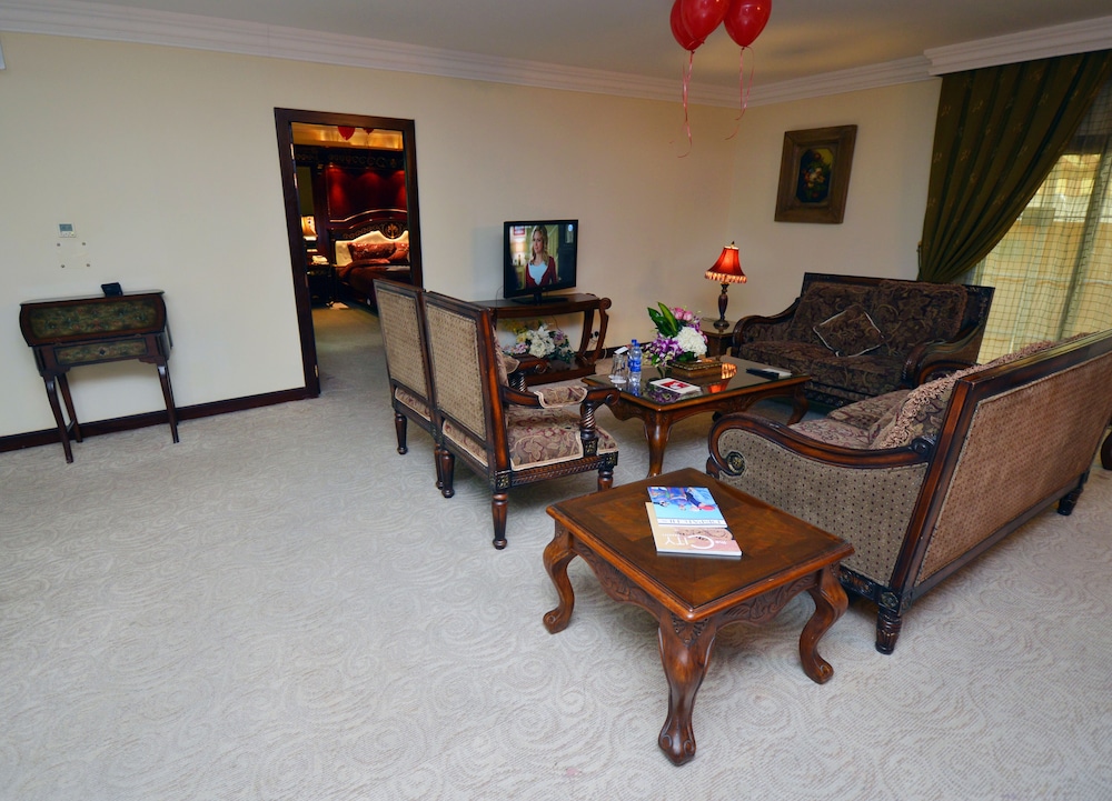 Ambassador Suite - Photo 2