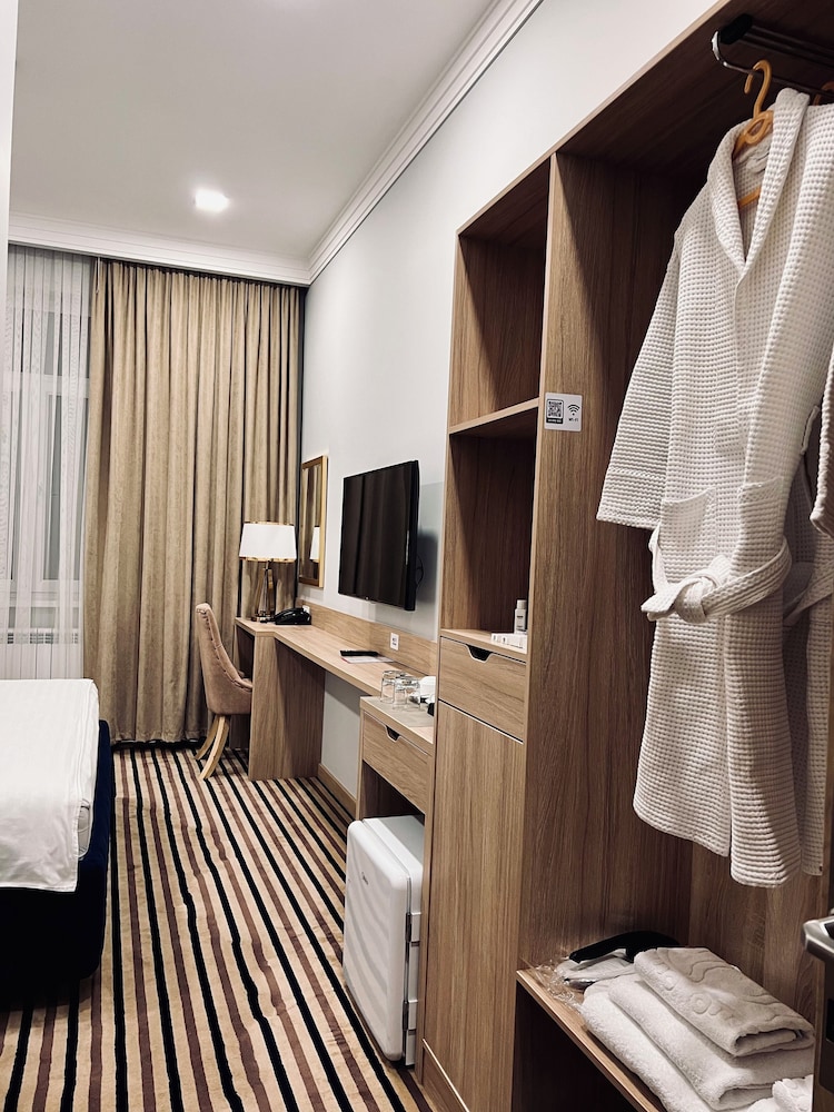 Deluxe Double Room - Photo 15