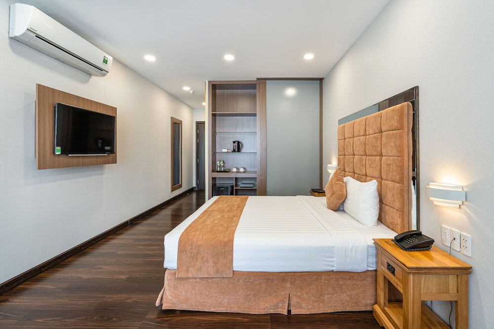 Deluxe Double Room, 1 Queen Bed, Non Smoking, City View photo 2