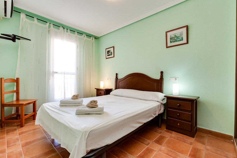 Apartamento familiar, 2 habitaciones, vista a la piscina (105)