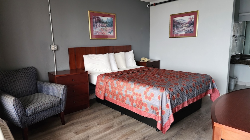 Standard Room, 1 Queen Bed, Smoking