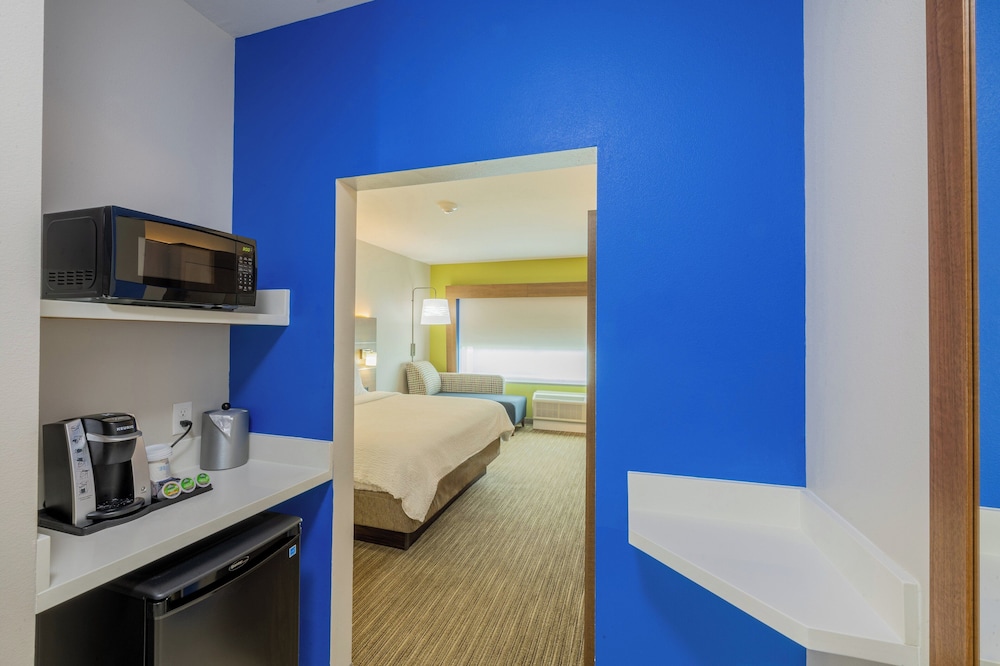Standard Room, 1 King Bed, Accessible (Mobility, Transfer Shower) - Photo 5