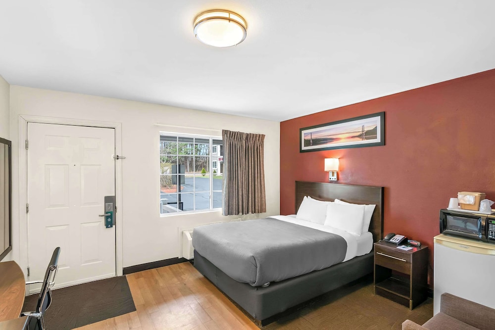 Standard Room, 1 King Bed, Non Smoking - Photo 1