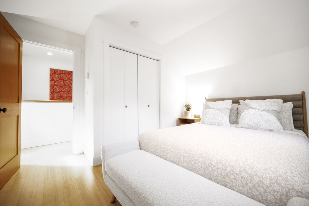 Family House, 5 Bedrooms, Mountain View