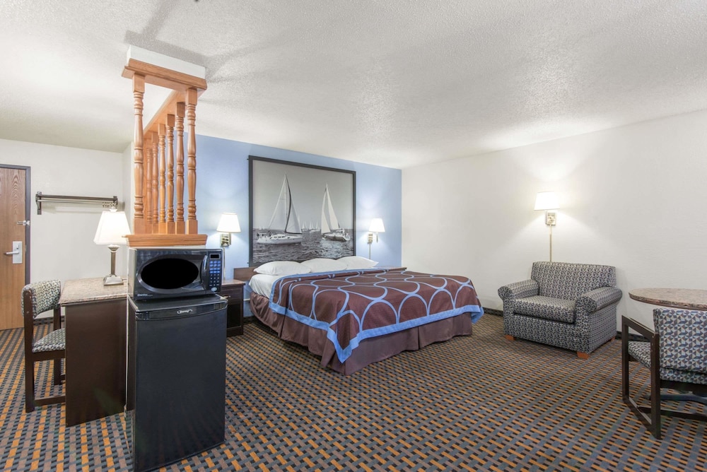 Suite, 1 King Bed, Non Smoking, Club Lounge Access photo 1