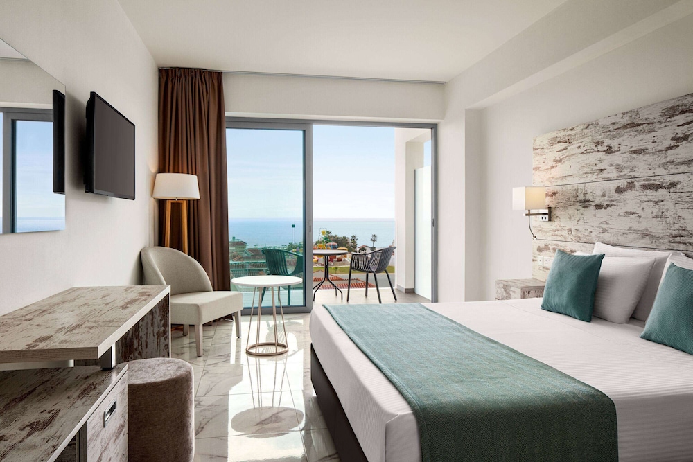 Chambre Classique, 2 lits une place, vue piscine