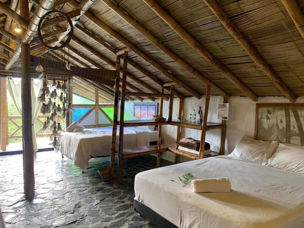 Royal Cabin, 2 Queen Beds photo 1