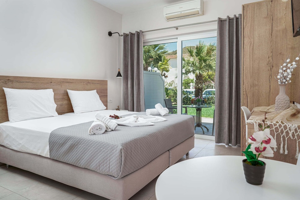 Deluxe Studio, Double or Twin Beds