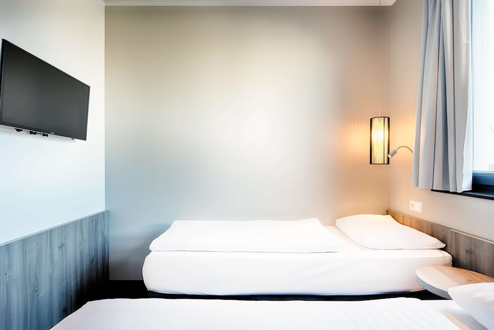Twin Room - Photo 2