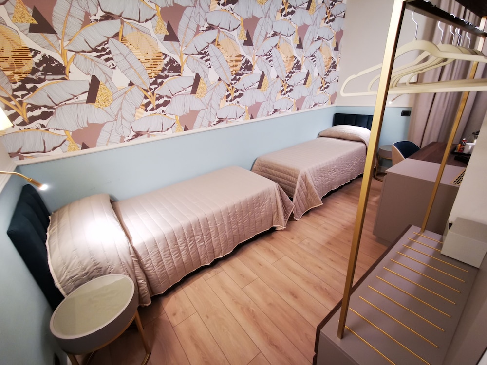 Double Room, 2 Twin Beds, Ensuite photo 1