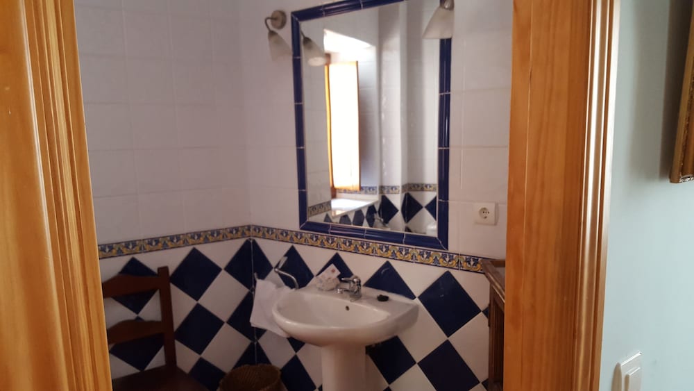 Basic Double Room, 1 Double Bed photo 2