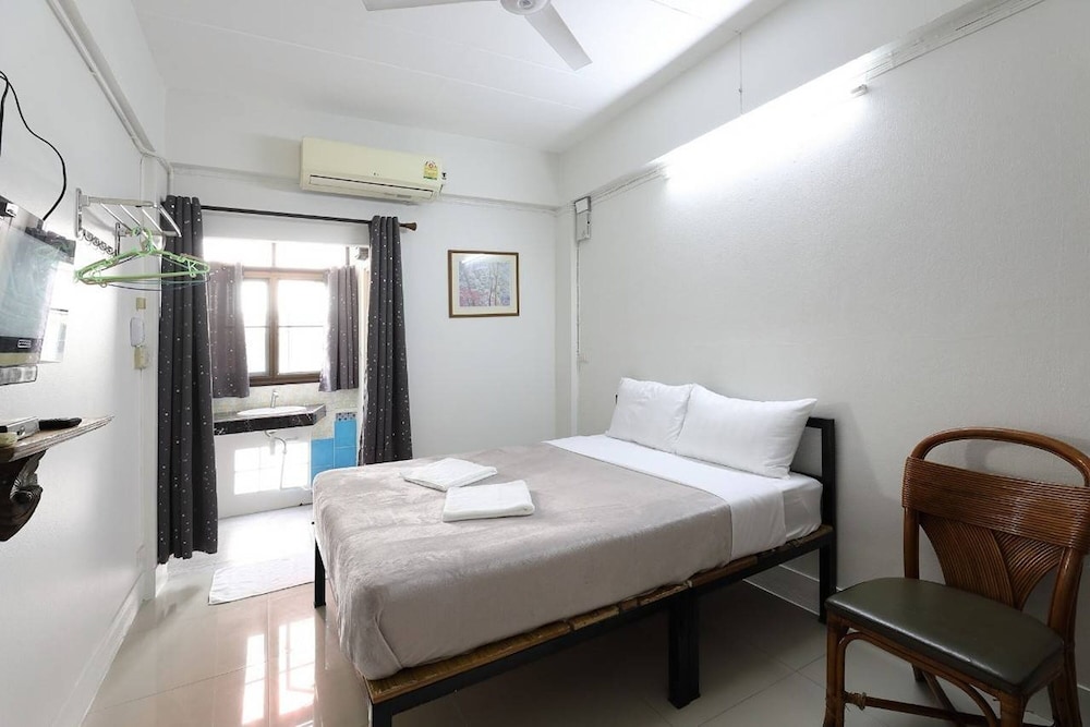 Standard Double Room - Photo 15