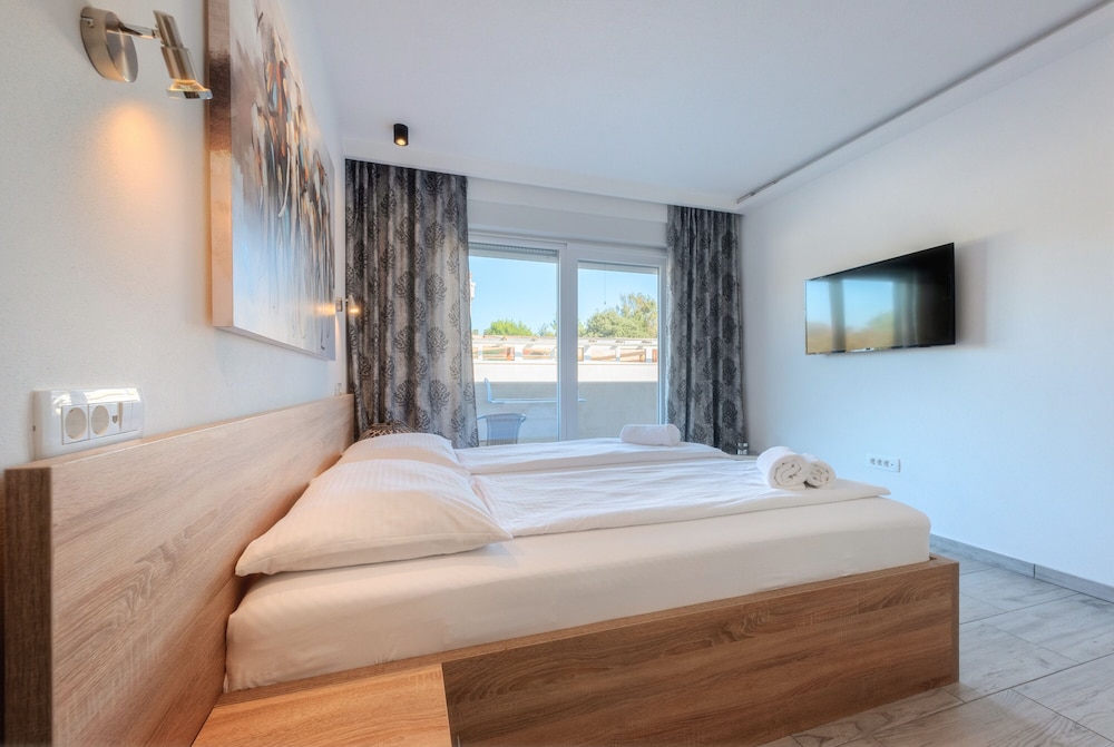 Room Superior with balcony thumbnail 5