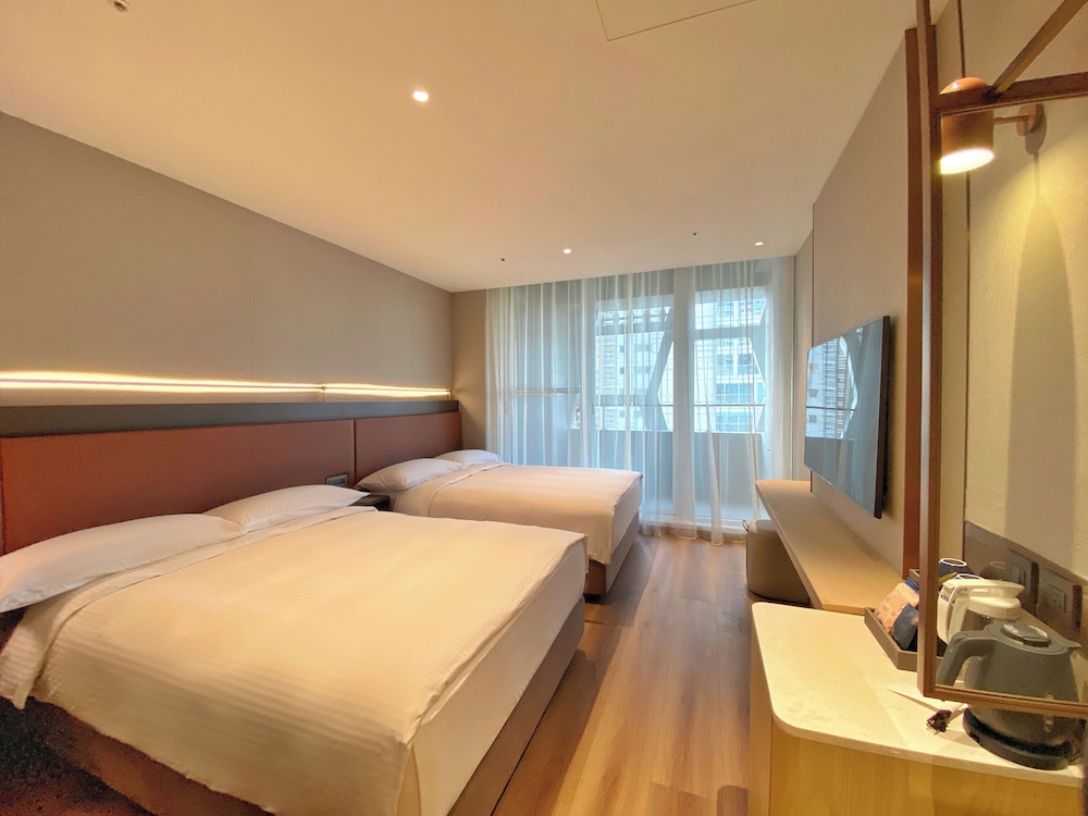 Deluxe Family Room -Standard Floor