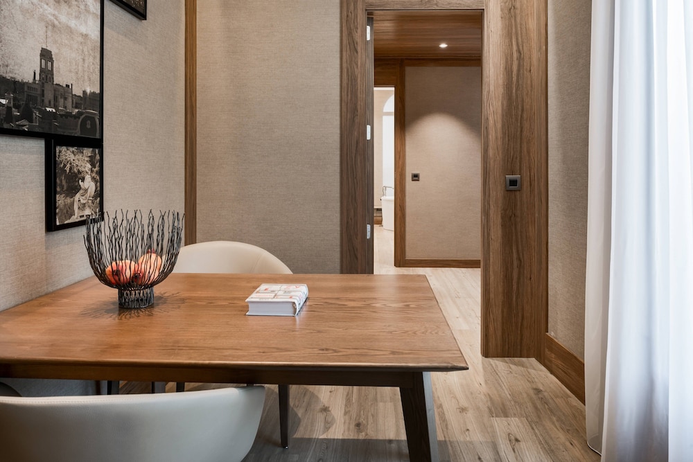 Suite, 1 King Bed, Terrace