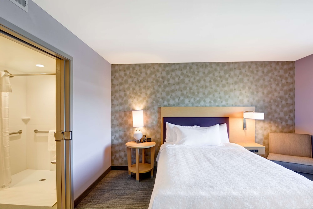Room, 1 Queen Bed, Accessible (3x3 Transfer Shower) photo 3