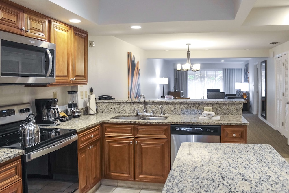 2 Bedroom Suite with 1 King and 2 Twin Beds - Photo 6