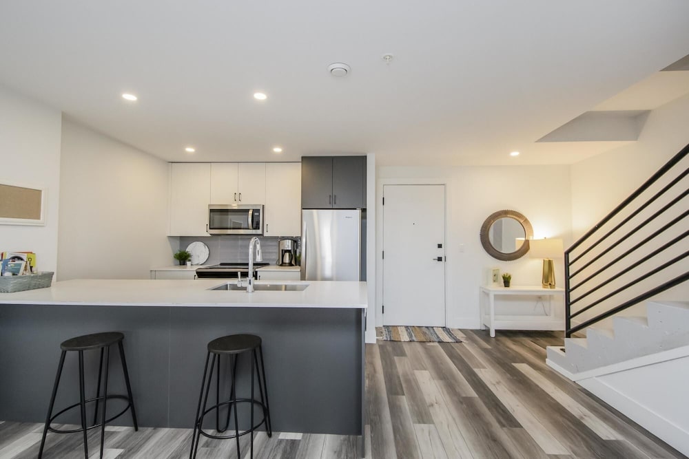 Luxurious 3 Bedroom Brand NEW Town House, 사진 61