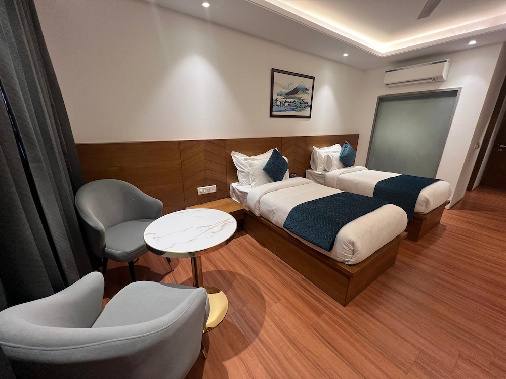 Super Deluxe Twin Bed Room with Balcony photo 1