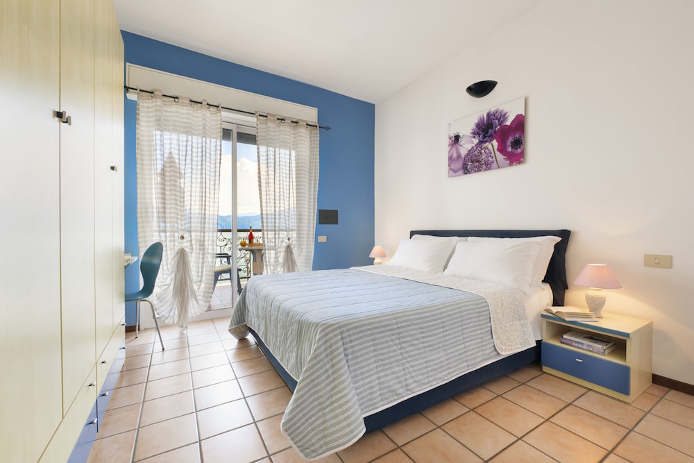 Superior Apartment, 1 Bedroom, Kitchen, Lake View photo 1