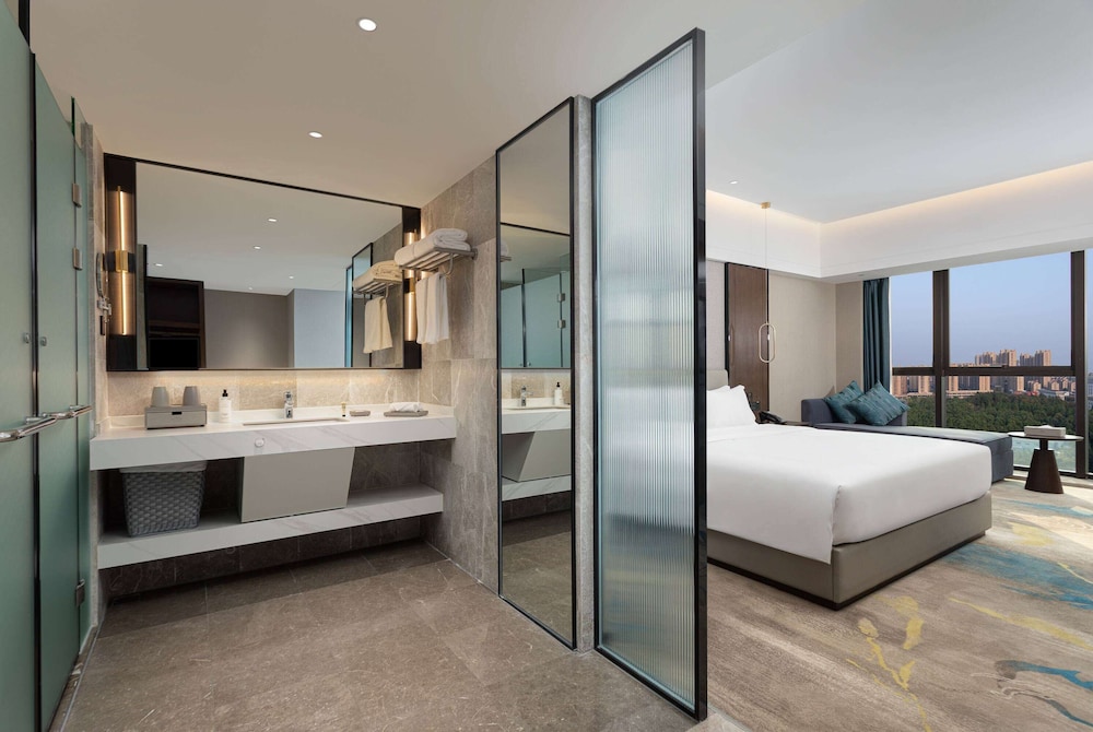 Business Room, 1 King Bed, Non Smoking photo 1