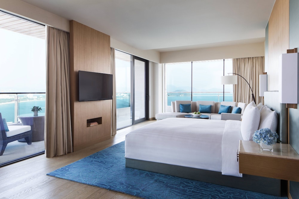 Executive Studio Suite, 1 King Bed, Balcony, Ocean View
