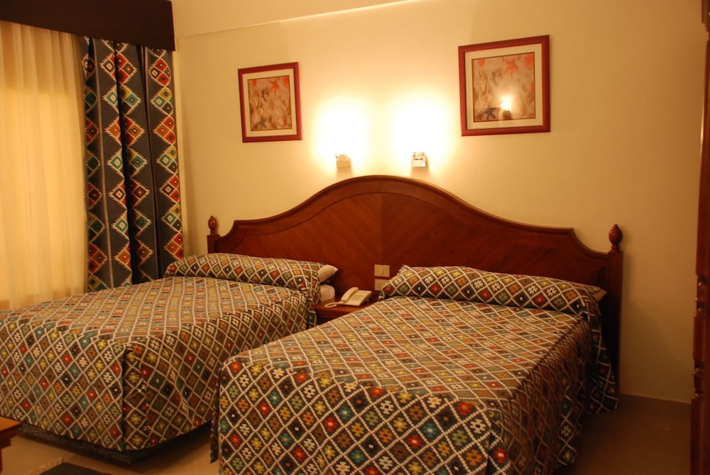 Family Suite, Pool View photo 2