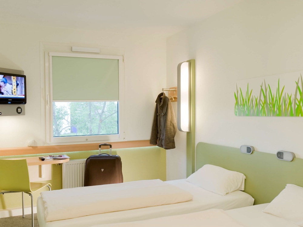 Twin Room, 2 Twin Beds photo 3