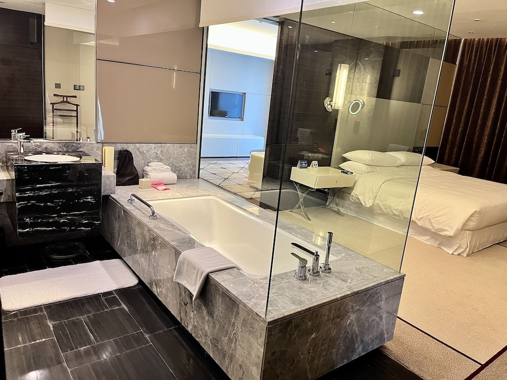 Deluxe Suite, 1 King Bed