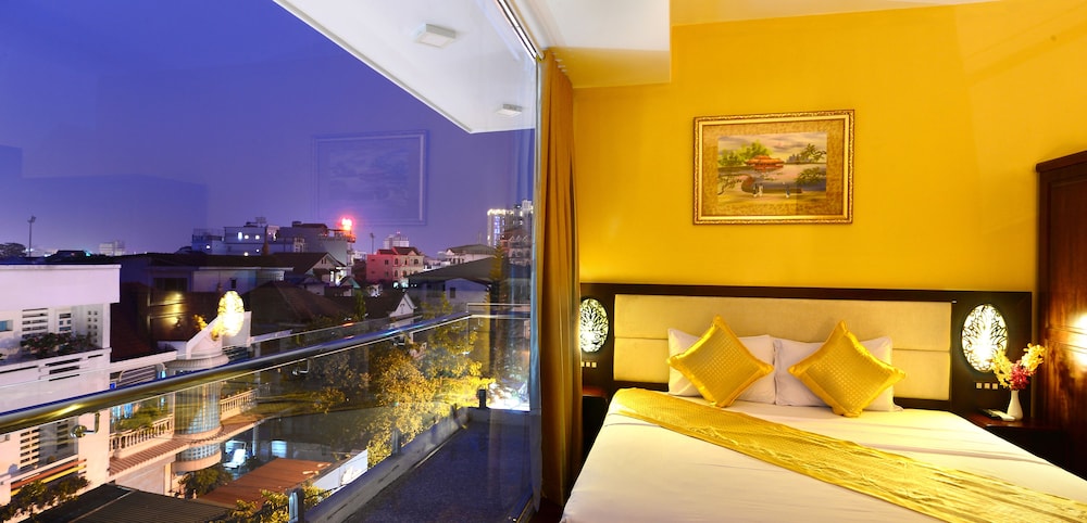 Deluxe Room, Balcony, City View photo 3
